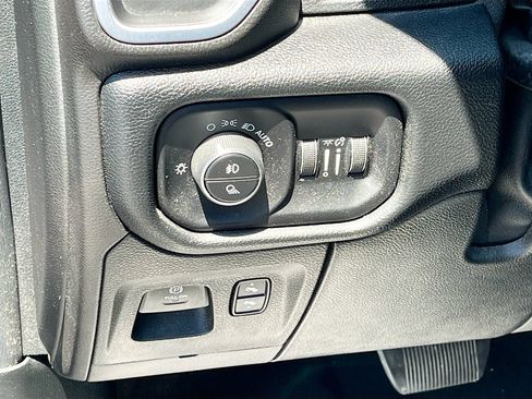 Used 2019 RAM 1500 Big Horn AWD/4WD image 10