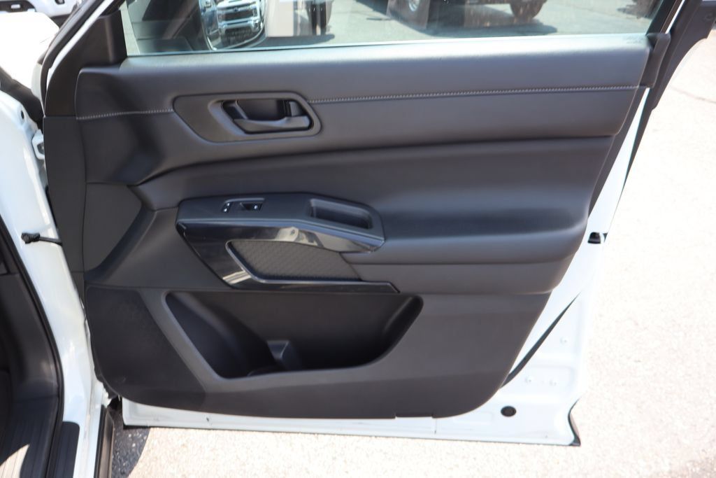 Used 2023 Nissan Pathfinder S AWD/4WD image 25