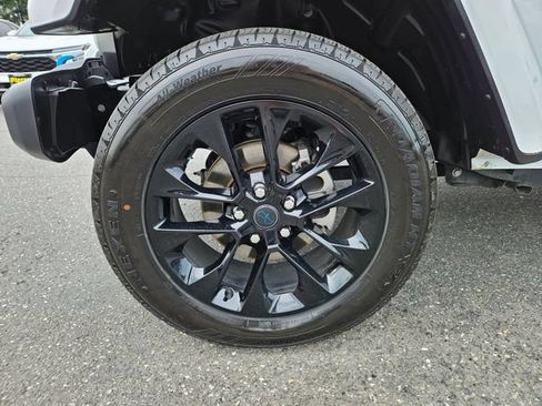 Used 2024 Jeep Wrangler Unlimited Sahara AWD/4WD image 10