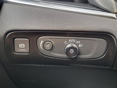 Used 2018 Buick Enclave Essence FWD image 26