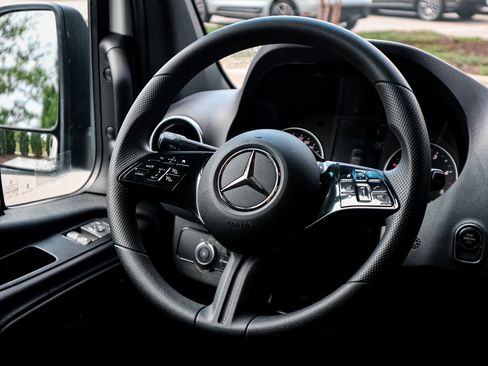 Used 2025 Mercedes-Benz Sprinter 2500 image 16