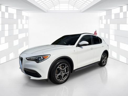 Used 2022 Alfa Romeo Stelvio Ti w/ Active Assist Plus Package AWD/4WD image 3