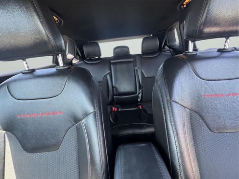Used 2025 Jeep Compass Trailhawk AWD/4WD image 25