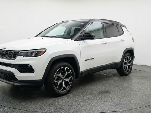 Used 2025 Jeep Compass Limited AWD/4WD image 3