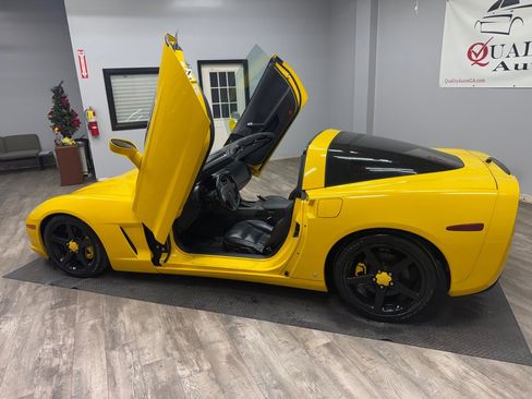 Used 2007 Chevrolet Corvette Coupe w/ Preferred Equipment Group RWD image 2
