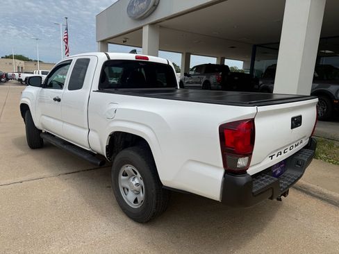 Used 2022 Toyota Tacoma SR RWD image 8