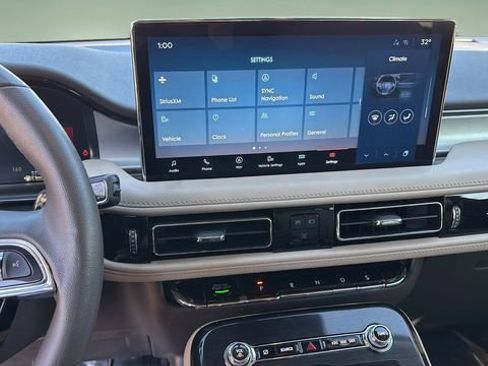 Used 2023 Lincoln Nautilus Standard w/ Premium Package image 10