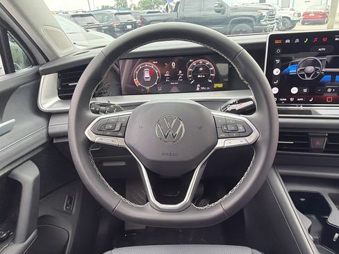 New 2026 Volkswagen Tiguan SE AWD/4WD image 17