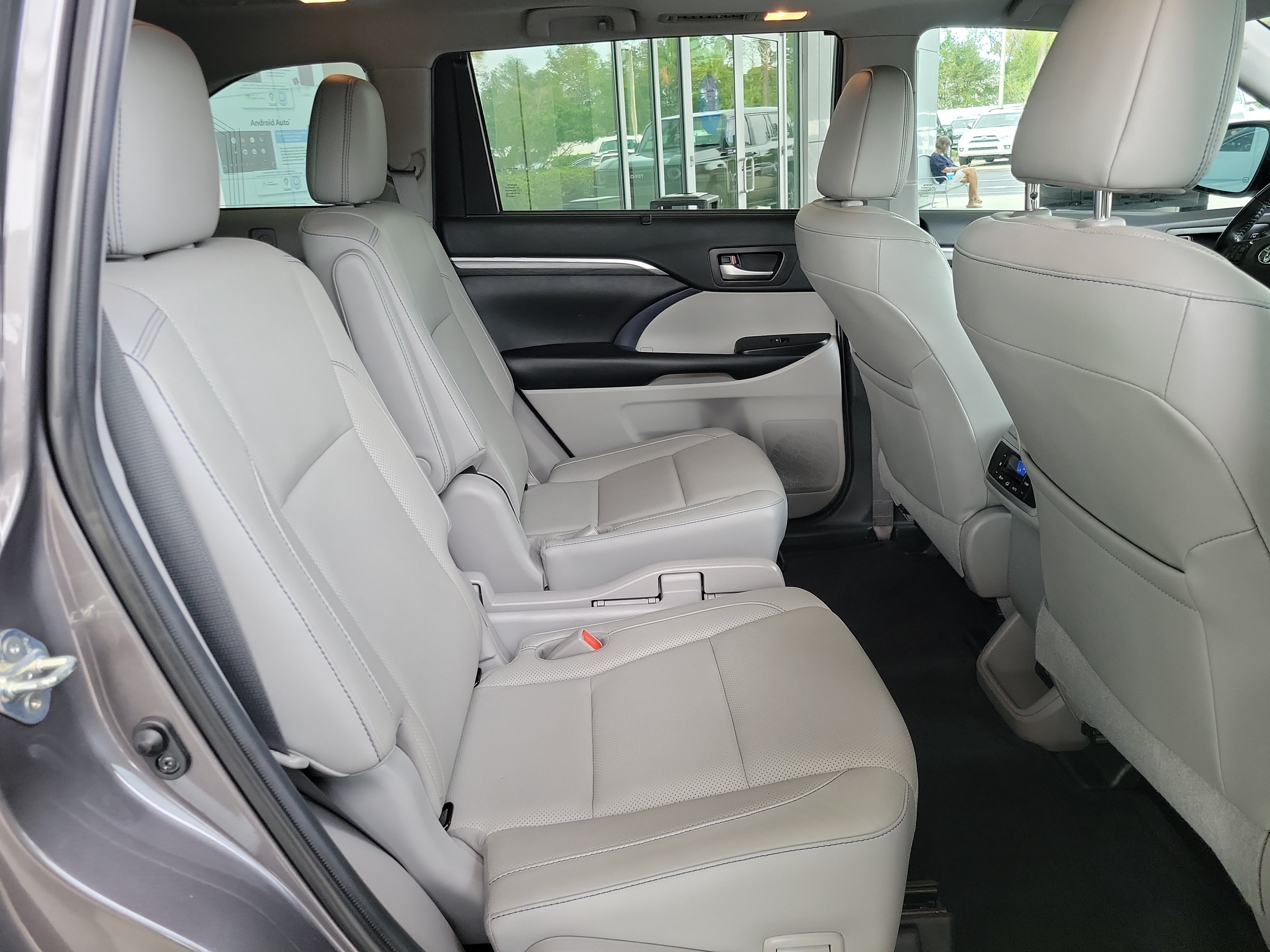 Used 2019 Toyota Highlander Limited FWD image 32