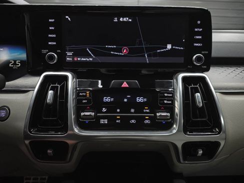 Used 2022 Kia Sorento SX Prestige w/ Panoramic Sunroof Package AWD/4WD image 26