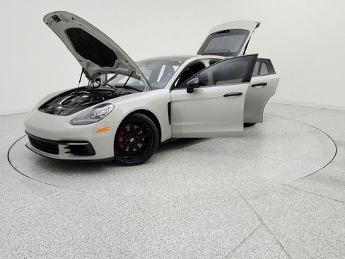Used 2018 Porsche Panamera 4S image 9