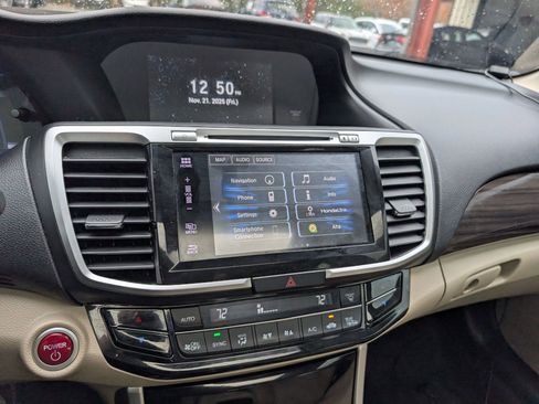 Used 2017 Honda Accord Touring image 28