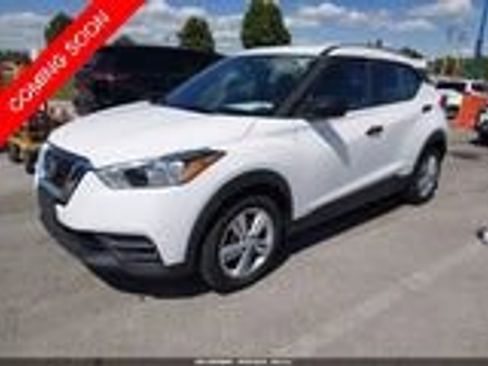 Used 2020 Nissan Kicks S FWD image 2