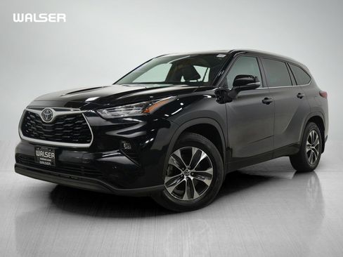 Used 2020 Toyota Highlander XLE image 1