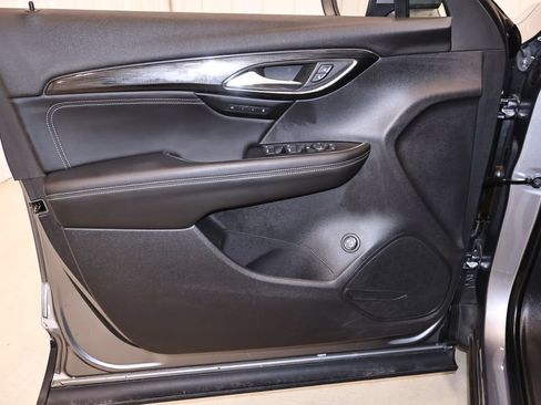 Used 2021 Buick Envision Essence FWD image 11