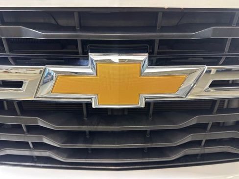 Used 2024 Chevrolet Silverado 2500 LT w/ Convenience Package image 9