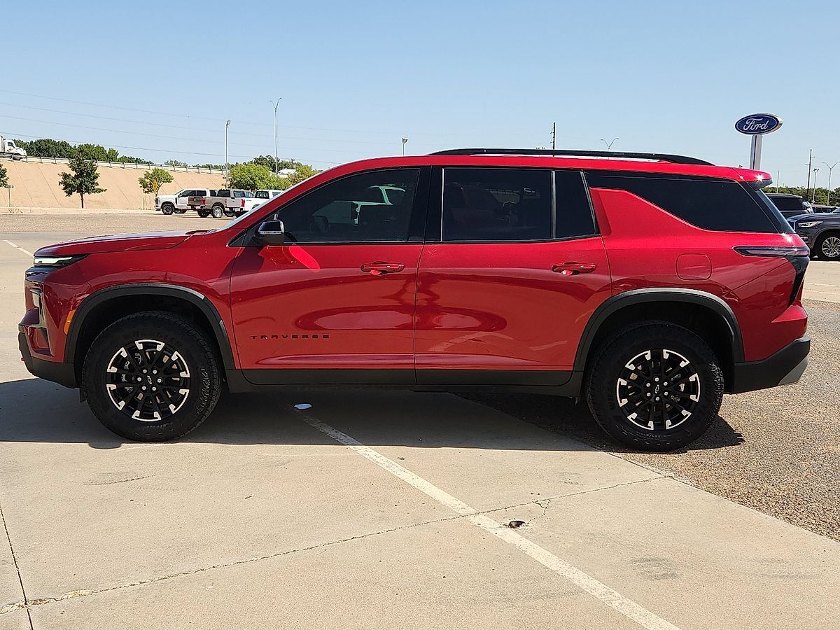 Used 2026 Chevrolet Traverse Z71 AWD/4WD image 2