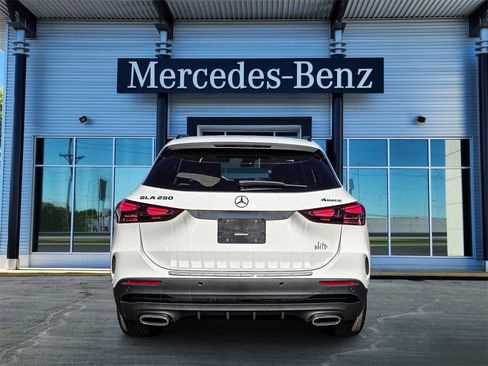 New 2025 Mercedes-Benz GLA 250 4MATIC image 5