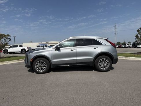 Used 2025 Cadillac XT4 Premium Luxury AWD/4WD image 2