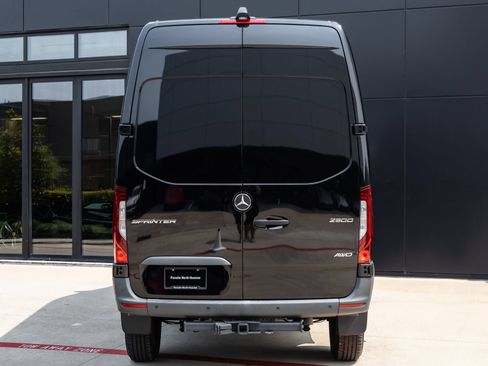 Used 2024 Mercedes-Benz Sprinter 2500 image 7