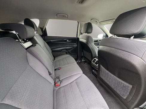 Used 2016 Kia Sorento FWD image 13