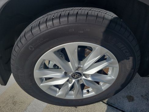 Used 2026 Toyota Corolla Cross LE FWD image 8