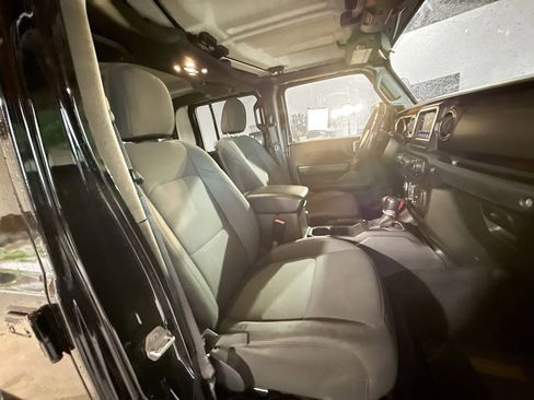 Used 2022 Jeep Gladiator Sport image 31