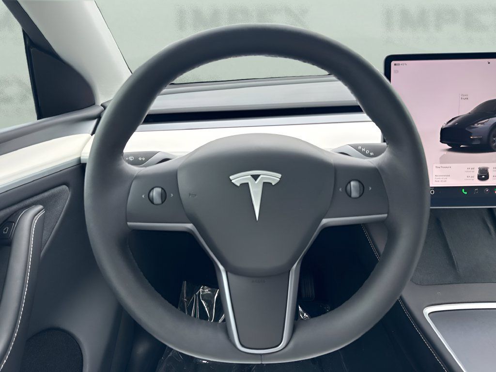Used 2024 Tesla Model Y Long Range RWD image 13
