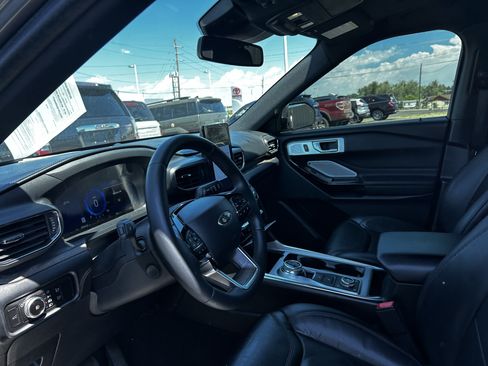 Used 2023 Ford Explorer Platinum w/ Premium Technology Package AWD/4WD image 9