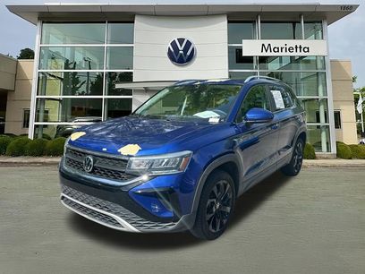 Used 2022 Volkswagen Taos SE w/ Panoramic Sunroof Package