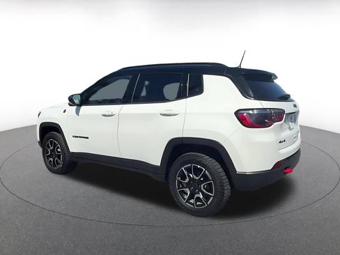 Used 2025 Jeep Compass Trailhawk AWD/4WD image 10