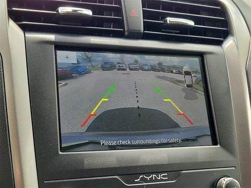 Used 2020 Ford Fusion SE image 30