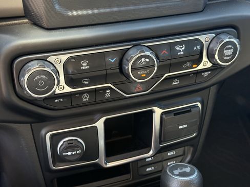 Used 2023 Jeep Wrangler Sport image 23