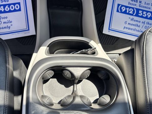 Used 2022 Chrysler Pacifica Touring-L w/ Uconnect Theater Family Group image 17