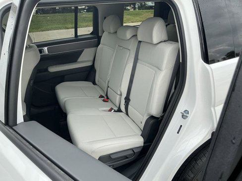 New 2026 Hyundai Santa Fe SE image 10