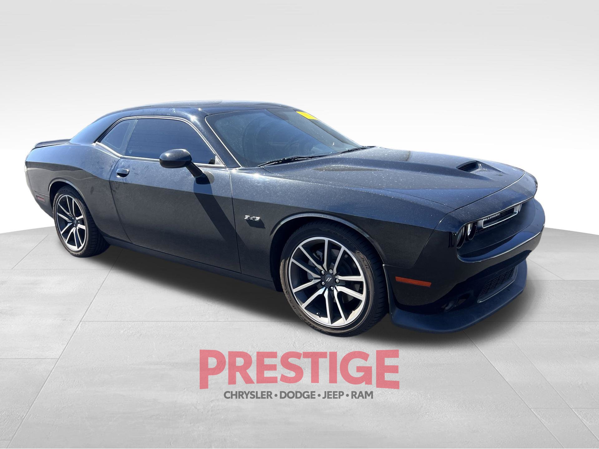 Used 2023 Dodge Challenger R/T RWD image 4