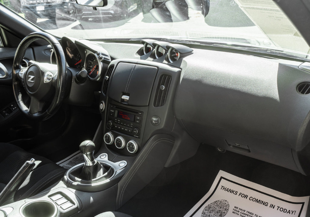 Used 2017 Nissan 370Z Coupe RWD image 10