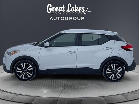 Used 2020 Nissan Kicks SV image 2