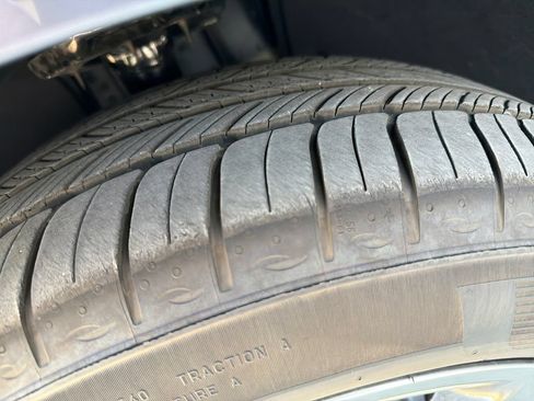 Certified 2026 Genesis GV70 2.5T Advanced AWD/4WD image 18