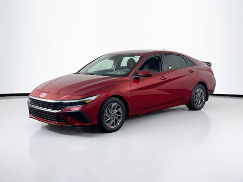 Used 2024 Hyundai Elantra SEL image 1