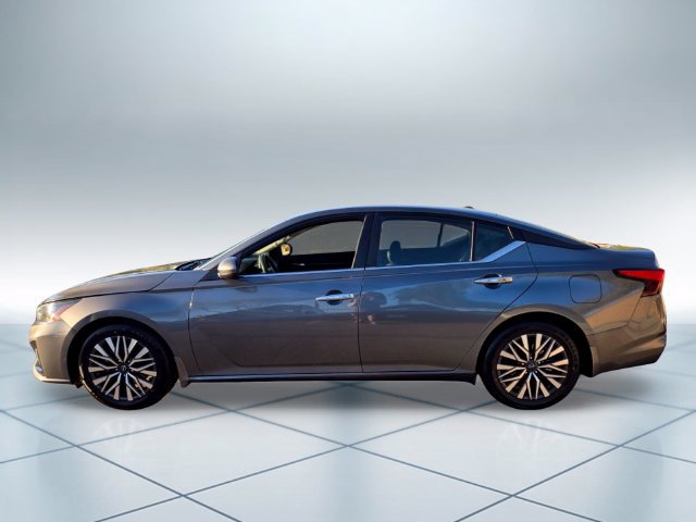 Used 2024 Nissan Altima 2.5 SV w/ SV Premium Package FWD image 8
