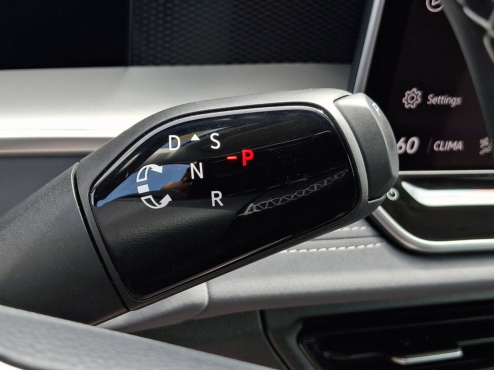Certified 2026 Volkswagen Tiguan SE AWD/4WD image 18