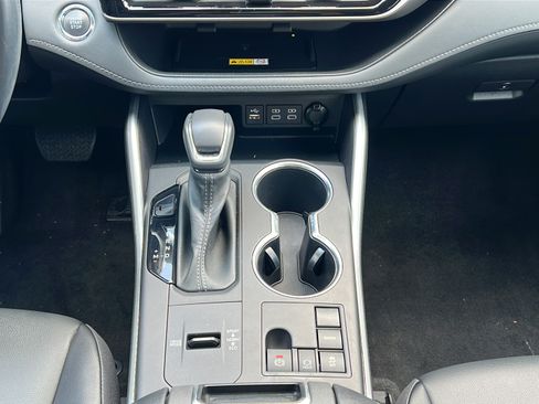 Used 2023 Toyota Highlander XLE FWD image 15