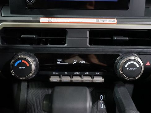 Certified 2025 Toyota Tacoma SR5 AWD/4WD image 22