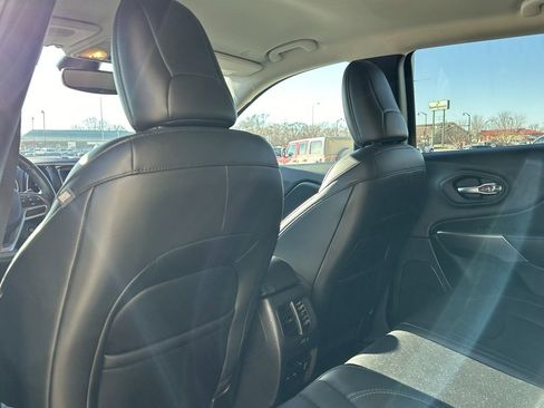 Used 2020 Jeep Cherokee Limited image 11