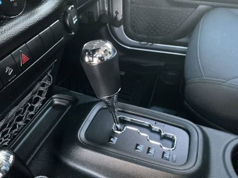 Used 2018 Jeep Wrangler Unlimited Sport S image 31