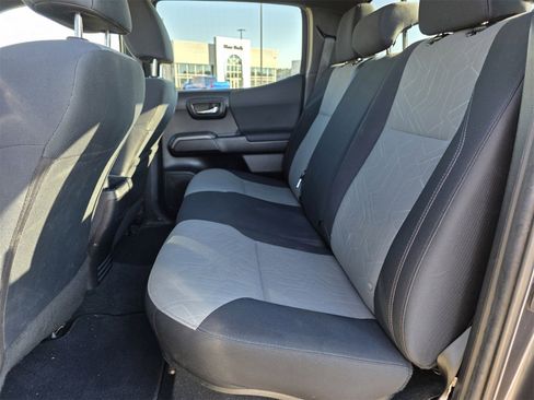 Used 2022 Toyota Tacoma TRD Off-Road image 23