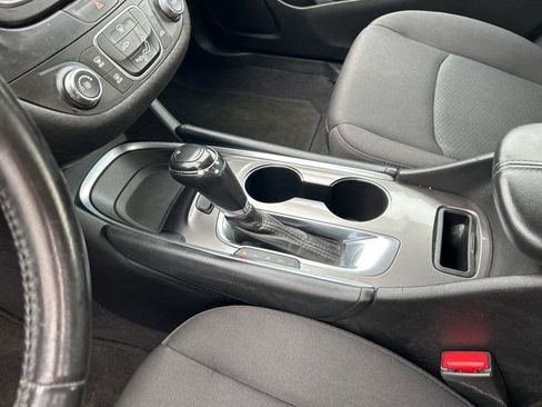 Used 2017 Chevrolet Malibu LT image 27