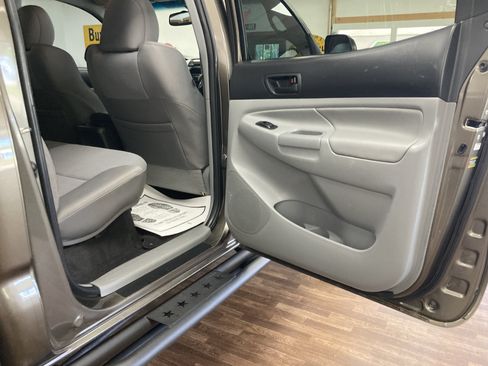 Used 2012 Toyota Tacoma 4x4 Double Cab w/ TRD Off-Road Pkg image 18