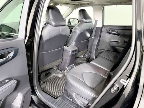 Used 2021 Toyota Highlander XLE image 38